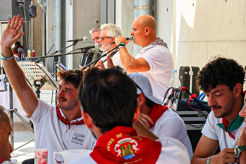 Dejeuner festif et animations musicales pendant les Fetes de Bayonne a l Aviron Bistronomie